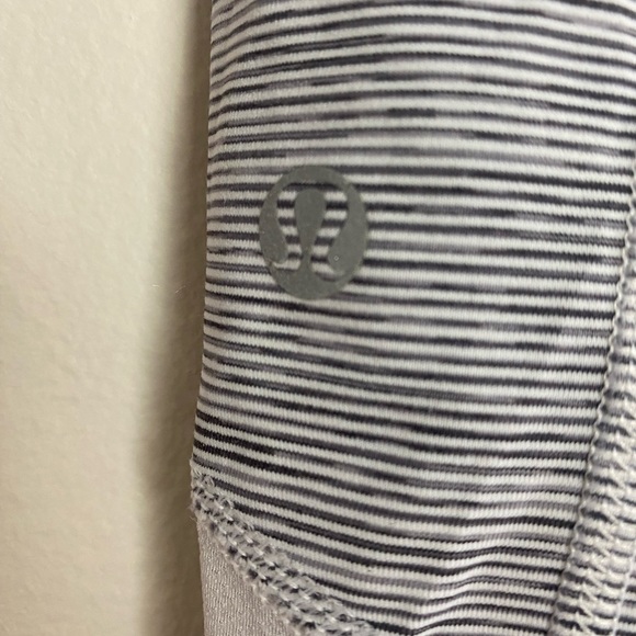 Lululemon legging capris - Picture 7 of 7